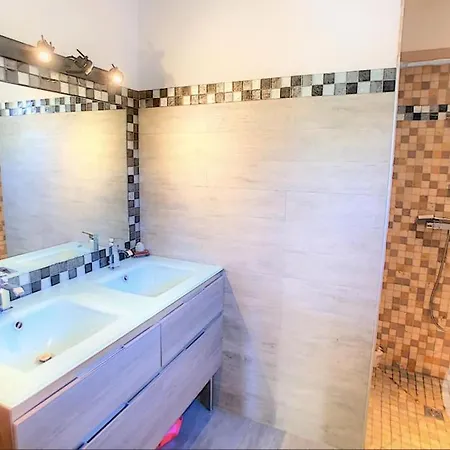 A Cuccagna - Maison 4 Chambres, Piscine Chauffee, 900m La Hotell Calvi (Corsica)
