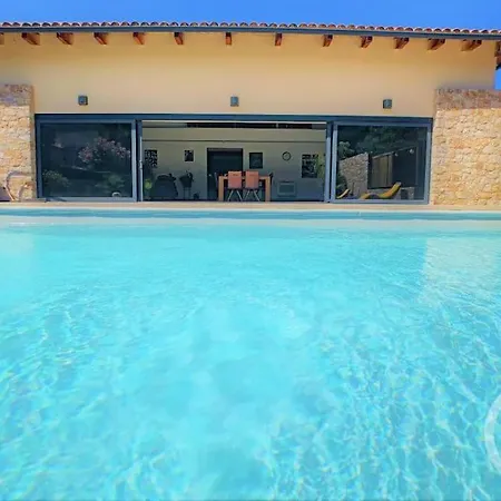 Hotell A Cuccagna - Maison 4 Chambres, Piscine Chauffee, 900m La Calvi (Corsica)
