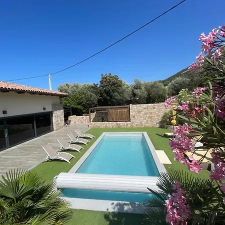 Hotell A Cuccagna - Maison 4 Chambres, Piscine Chauffee, 900m La 4*