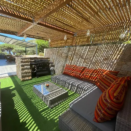 A Cuccagna - Maison 4 Chambres, Piscine Chauffee, 900m La Hotell 4*