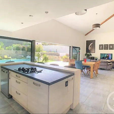 A Cuccagna - Maison 4 Chambres, Piscine Chauffee, 900m La Hotel 4*